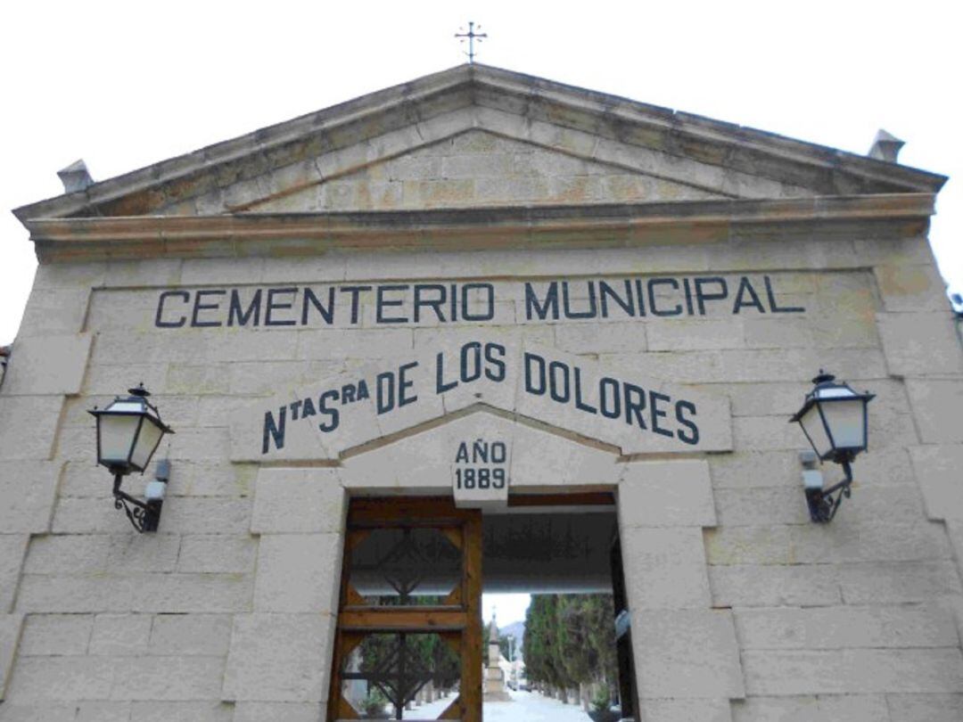 Fachada del cementerio de Crevillent