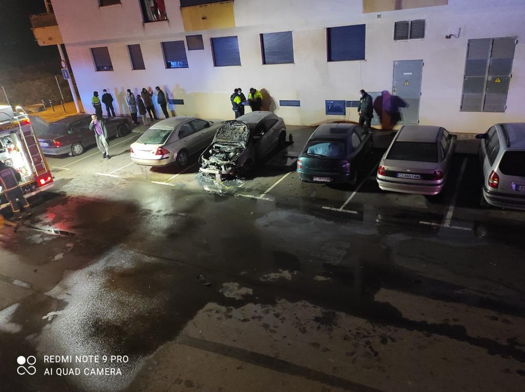 Foto cedida por uno de los vecinos en una de las detenciones producidas en el edificio