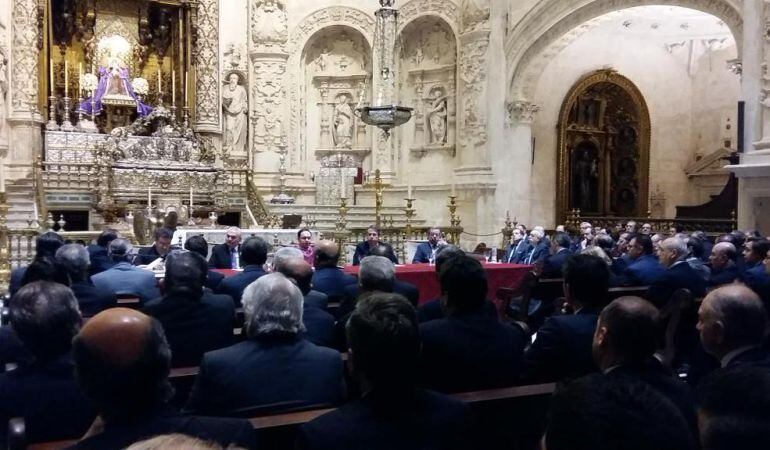 Imagen de archivo del Cabildo de Toma de Horas que se celebra cada año en la Capilla Real de la Catedral