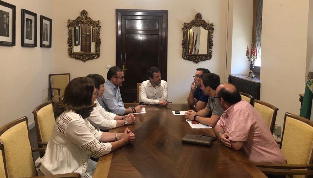 Momento de la reunión entre ambas partes