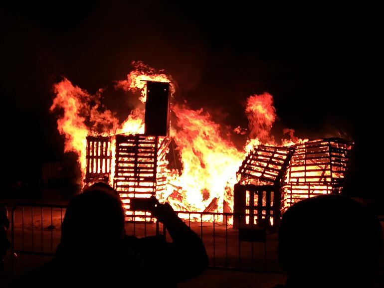 Cremà de la falla de Pamis.