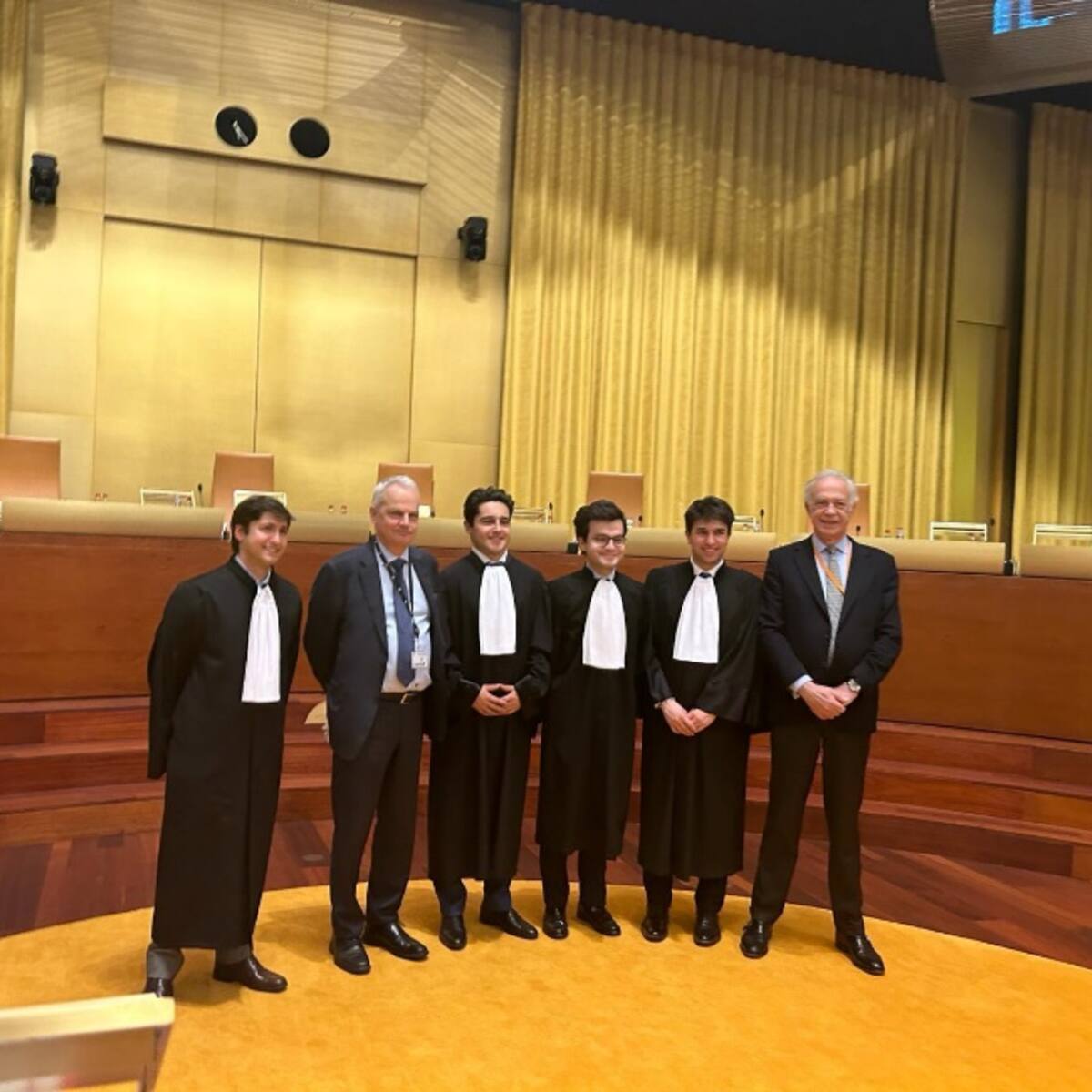 Estos cuatro españoles, estudiantes de universidad pública, son los mejores litigadores del mundo