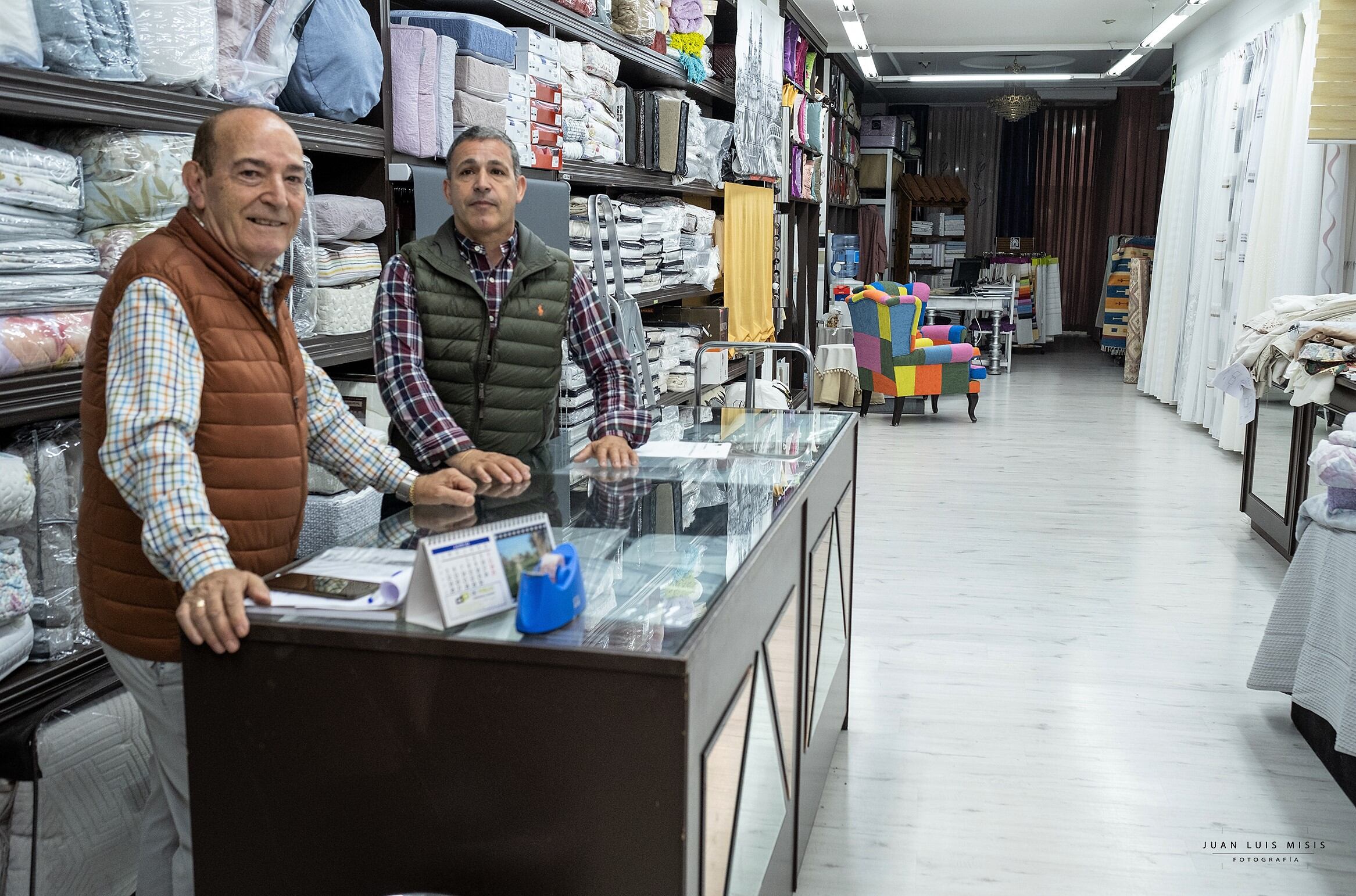 Jesús Costa, fundador de Tapicerías El Hogar,  premiado por la FES en la categoría de Comercio