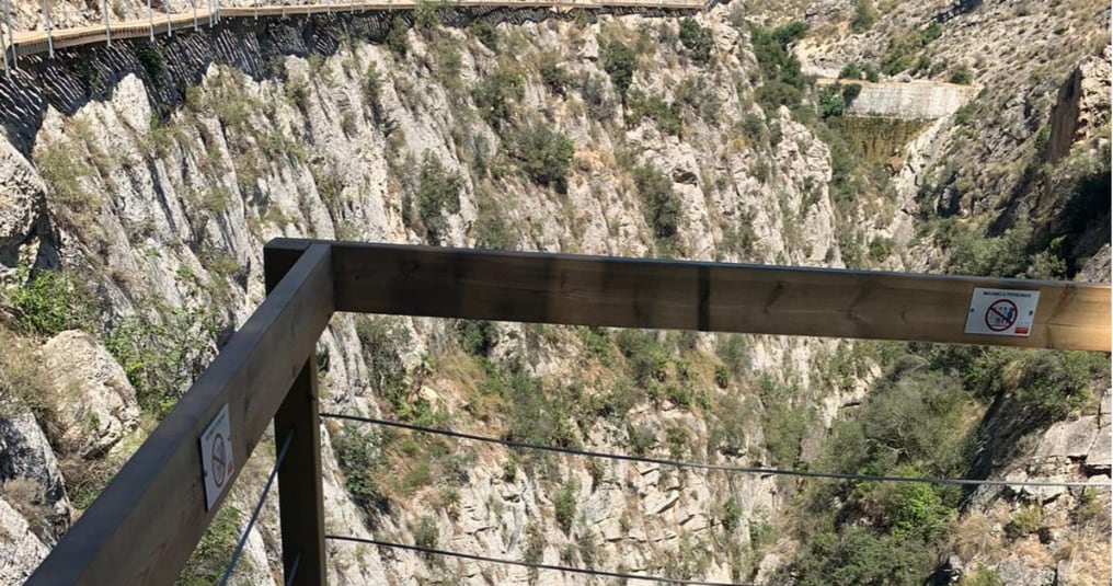 Mirador de la pasarela del Pantano de Relleu (Alicante)