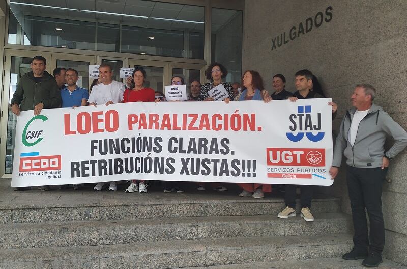 La plantilla se ha concentrado a las puertas del juzgado de Ferrol