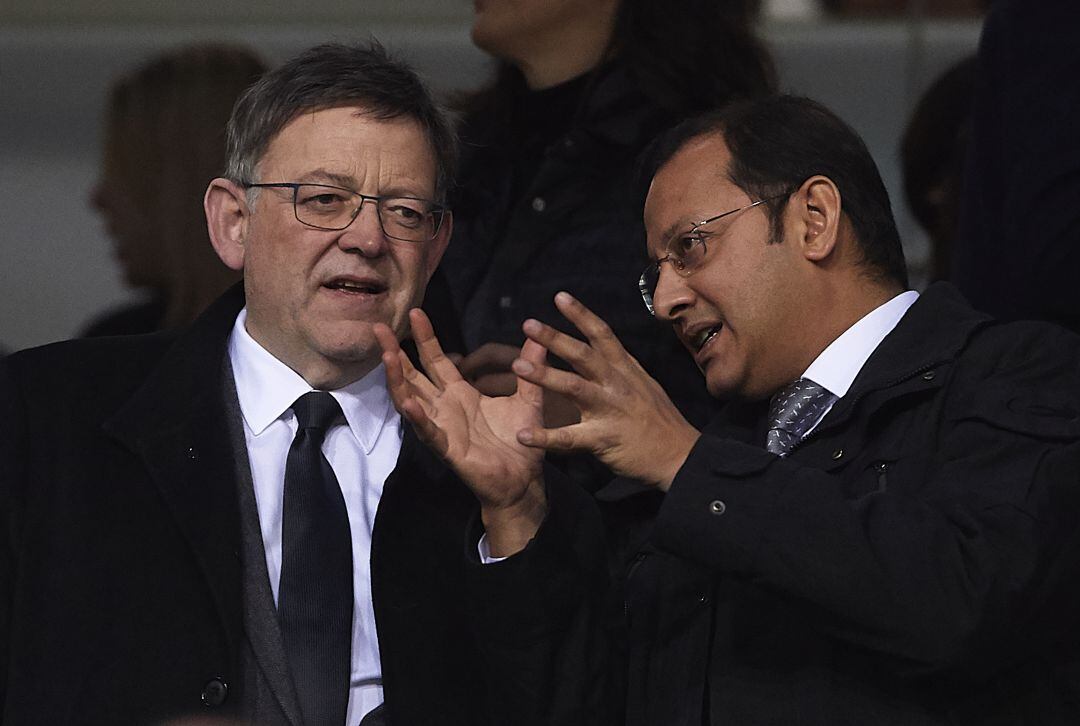 El presidente del Valencia CF, Anil Murthty, junto al president de la Generalitat, Ximo Puig.