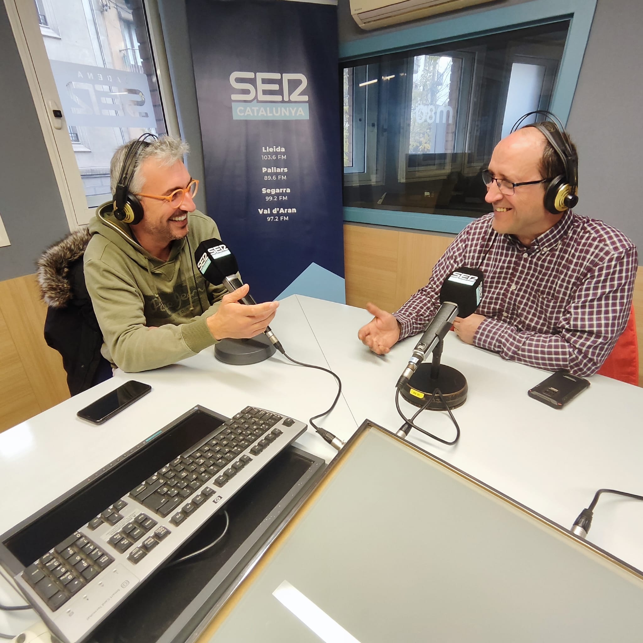 Un moment de la tertúlia a Ràdio Lleida  amb els alcaldes de Sunyer, Jaume Gort i Aspa, Fermí Massot.