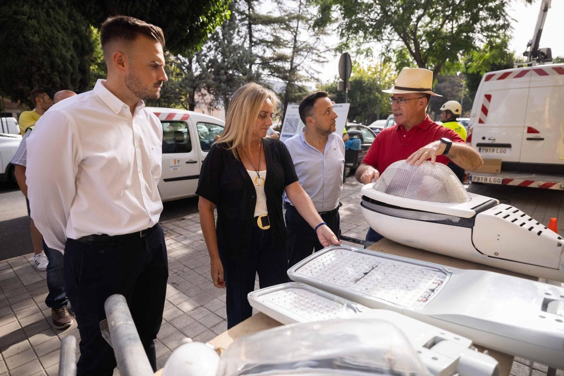 El Ayuntamiento de Granada renueva el alumbrado de la avenida de Andalucía con 80 nuevas luces LED