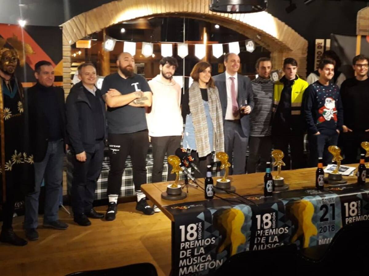 Mayoría de edad de los premios Maketon