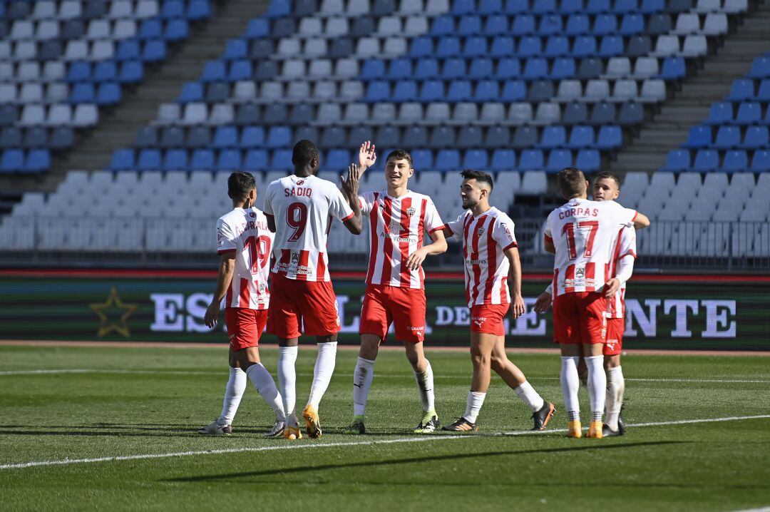 Celebración rojiblanca en un partido para el recuerdo.
