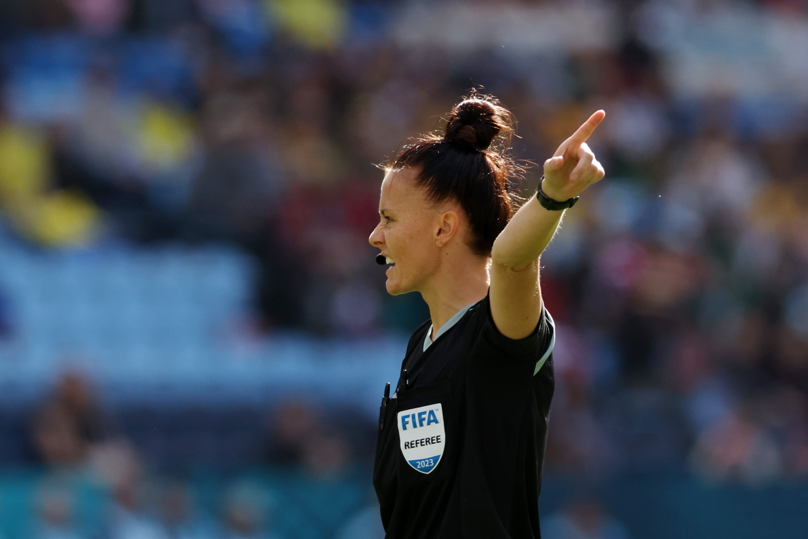 Rebecca Welch arbitra un partido del Mundial entre Australia y Nueva Zelanda. (Photo by Robert Cianflone/Getty Images)