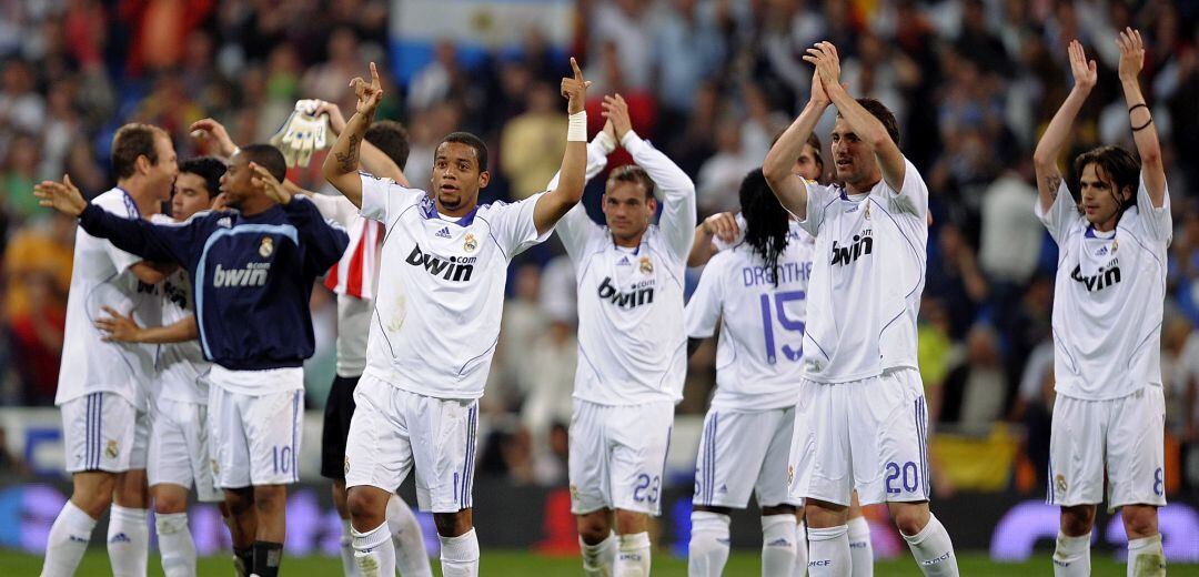 Los jugadores del Real Madrid celebran un gol en el 2008