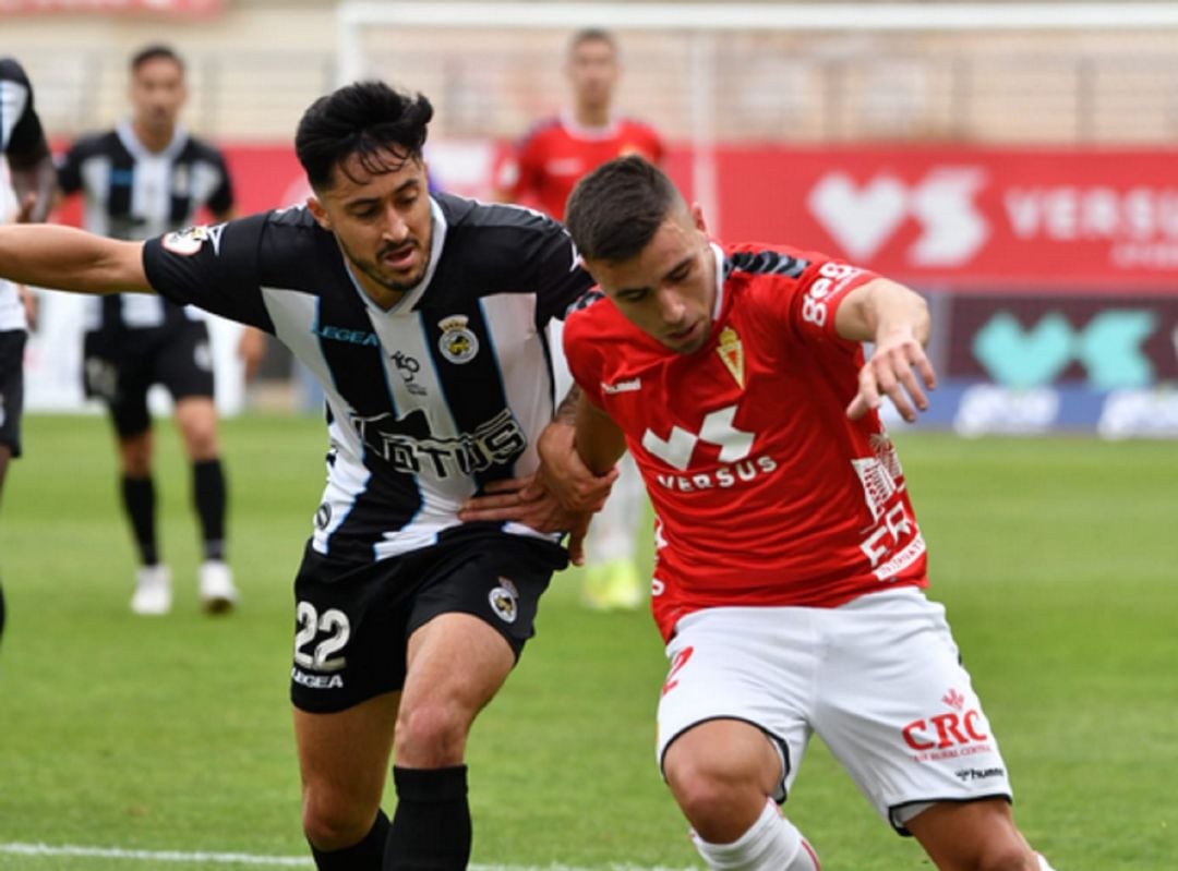 Carrillo con el balón