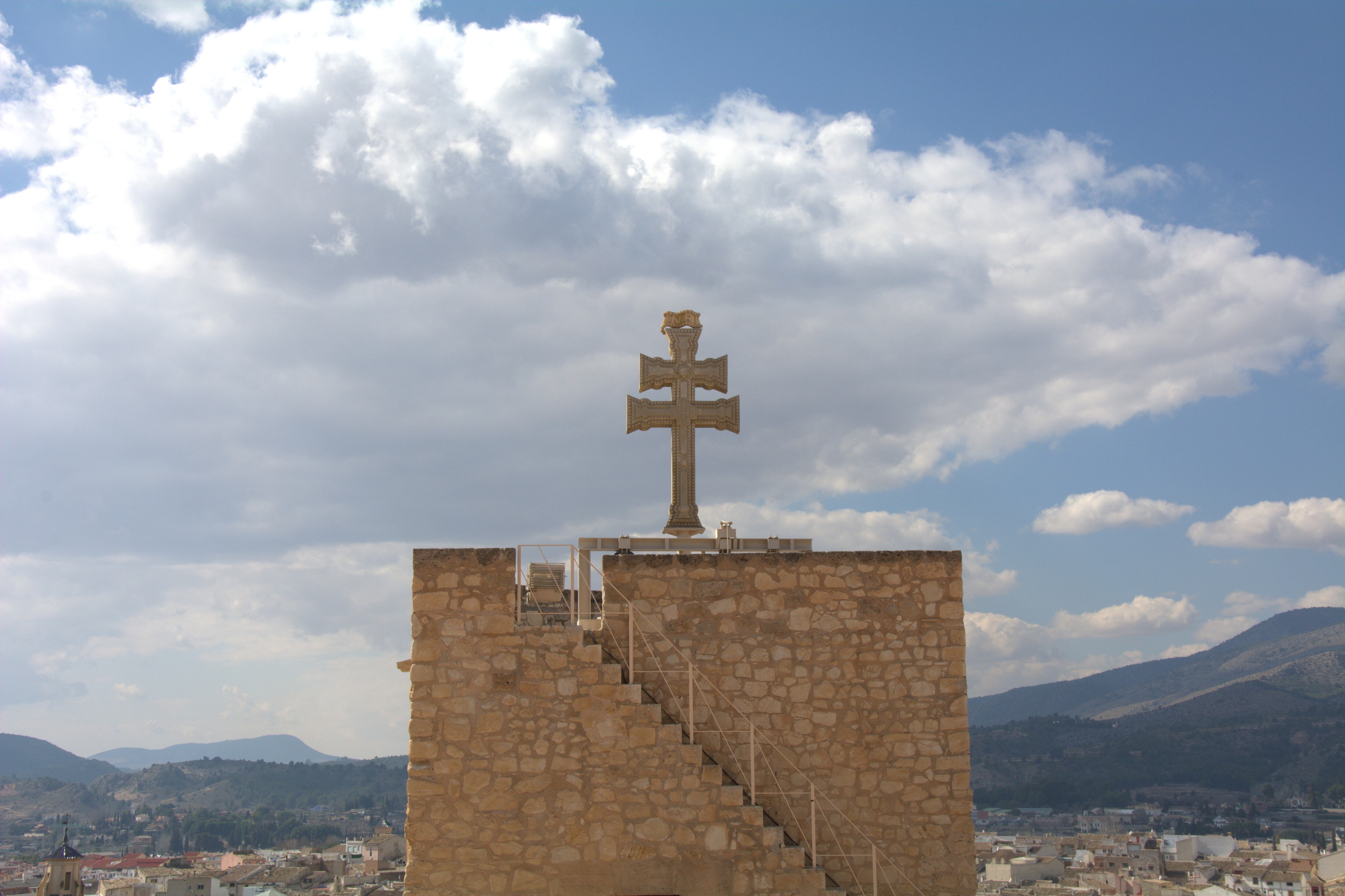 Cruz de Caravaca ubicada en la basílica de la Vera Cruz de Caravaca. Getty Images.