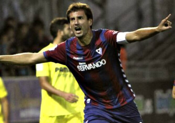 Arruabarrena celebra su primer gol en Primera.