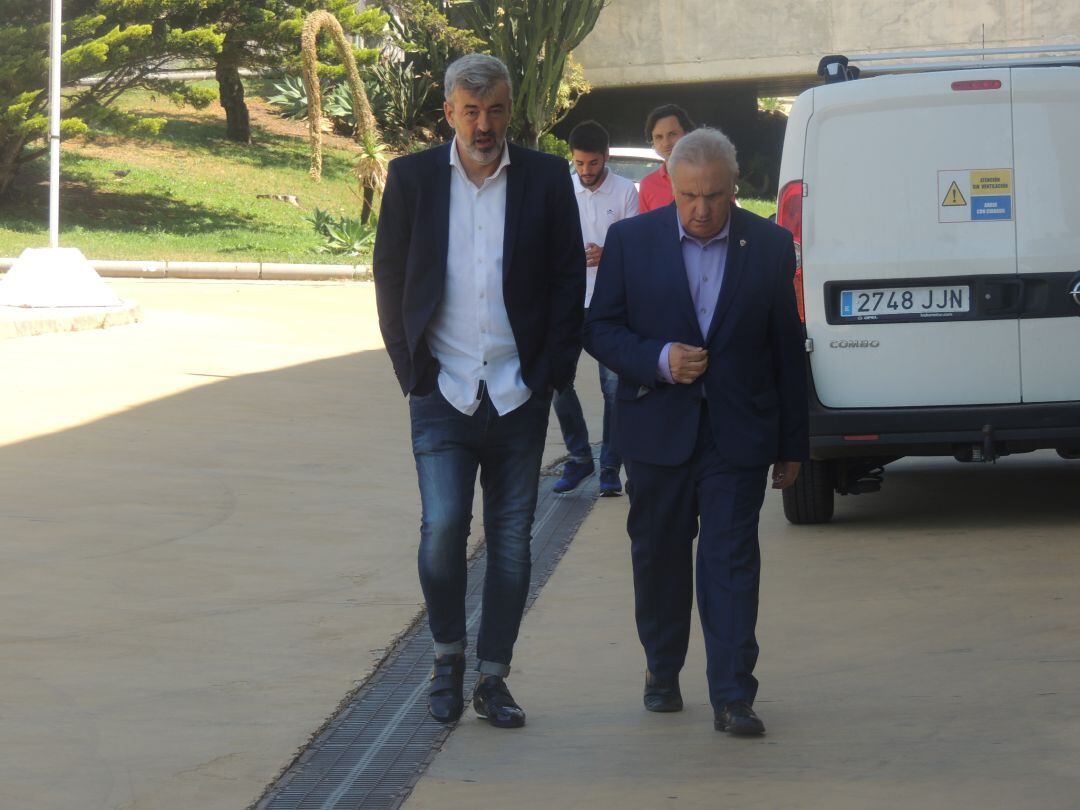 Óscar Fernández con el presidente del Almería.