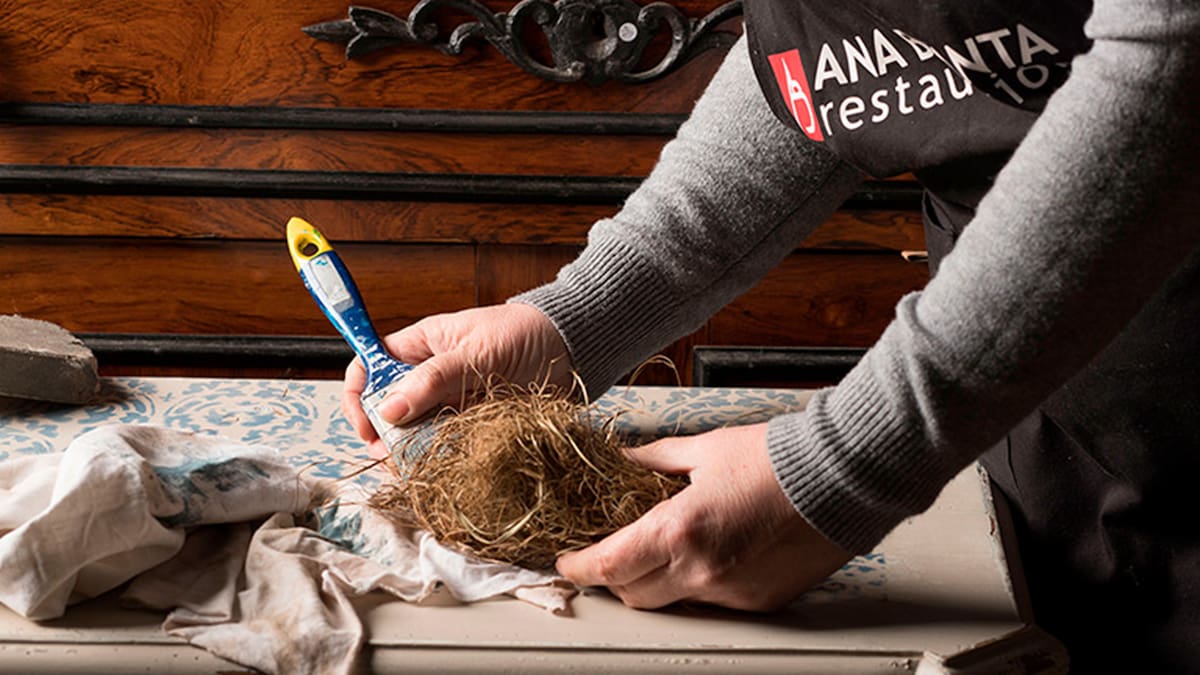 Ana Basanta: el arte de devolver la vida a muebles antiguos