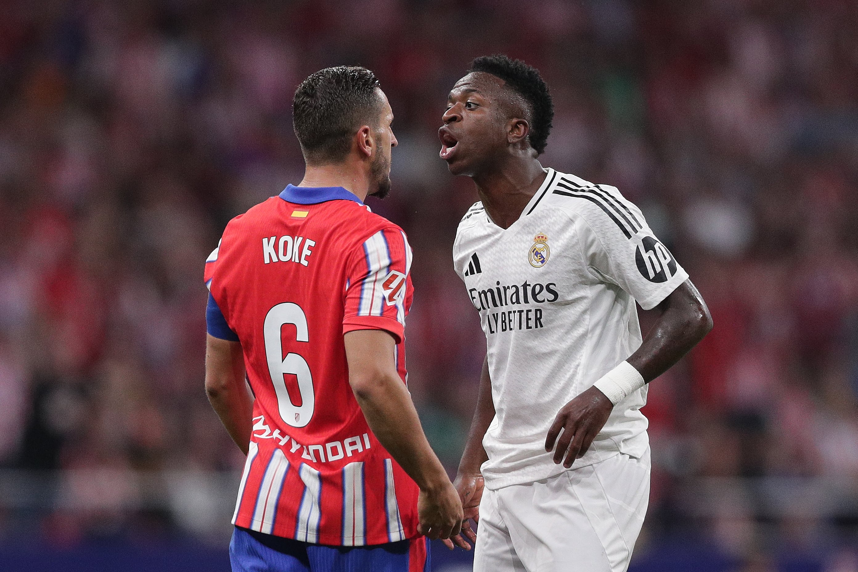 Vinicius y Koke durante el &#039;derbi&#039; de la primera vuelta