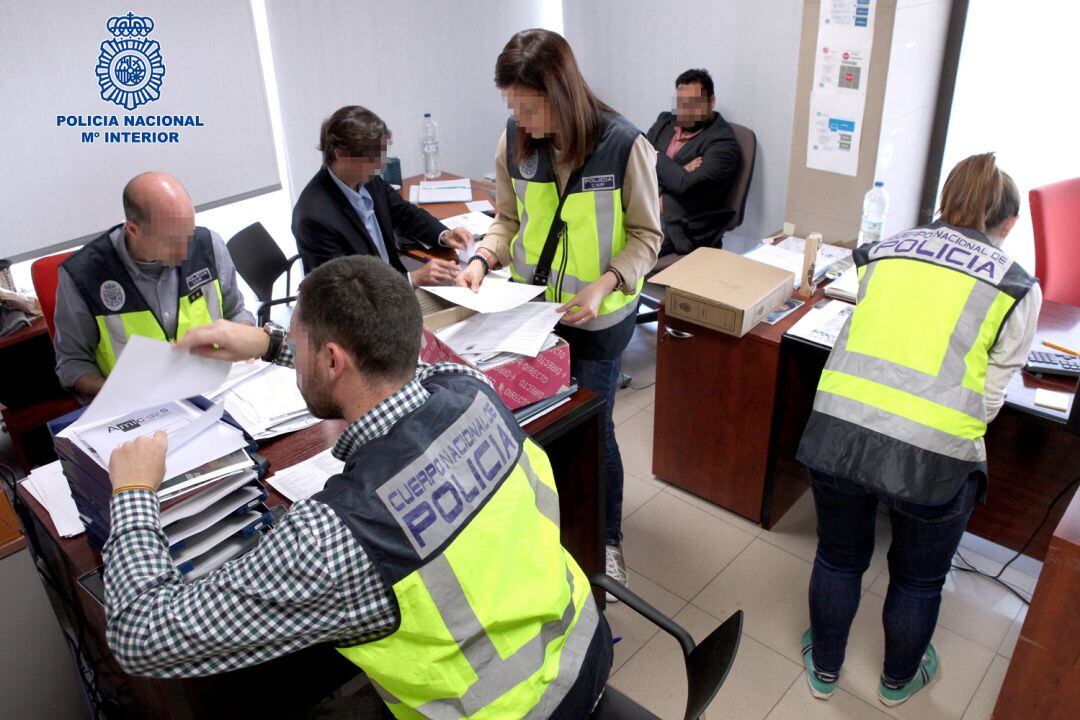 Operación policial en la sede de Linceci