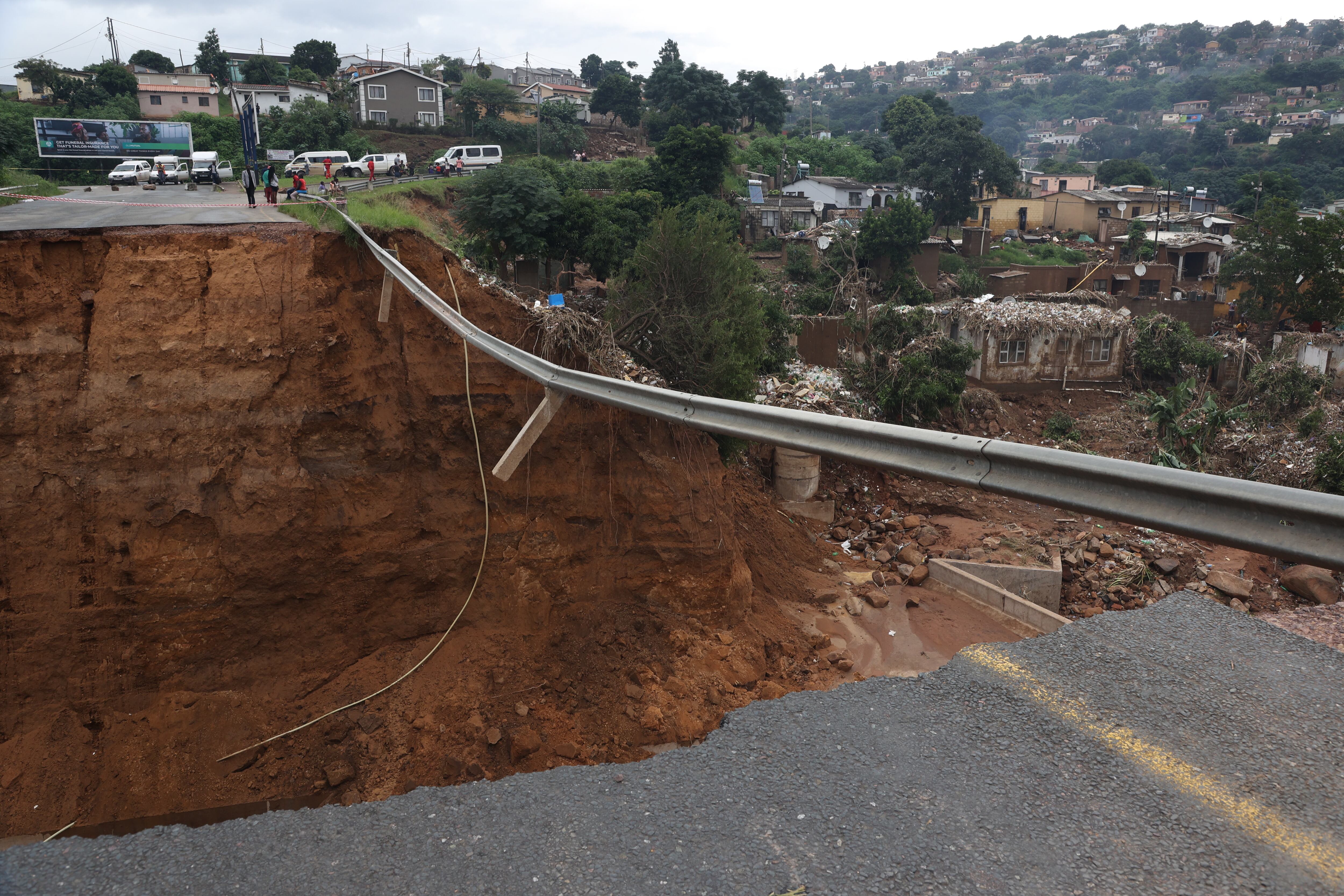 Carretera destrozada en Durban.