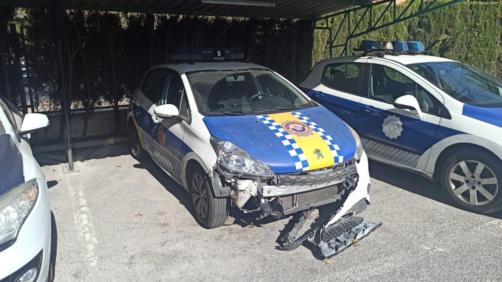 Uno de los coches de la Policía Local de Alicante