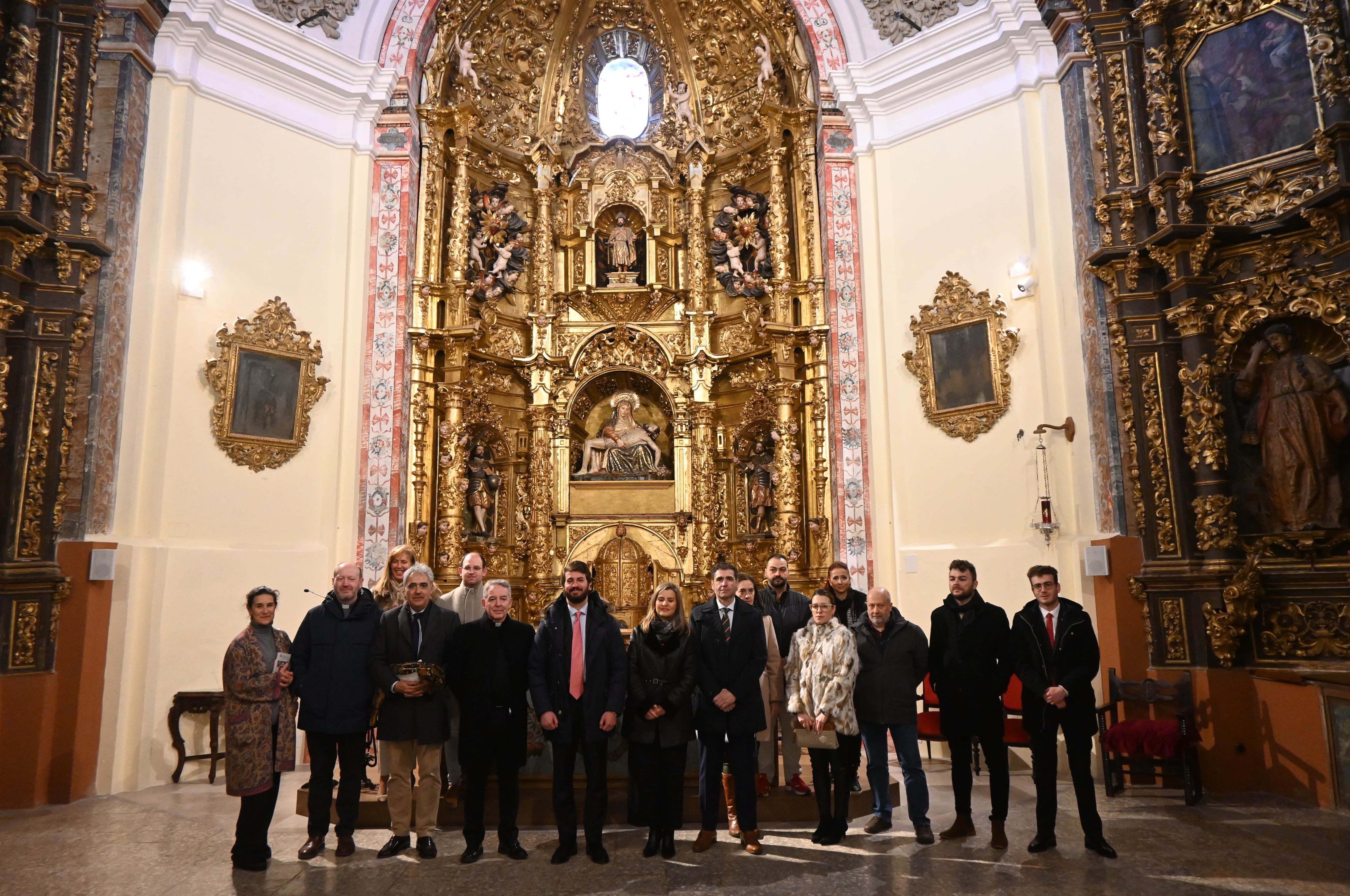 Foto conjunta en el retablo de Las Angustias de La Colegiata