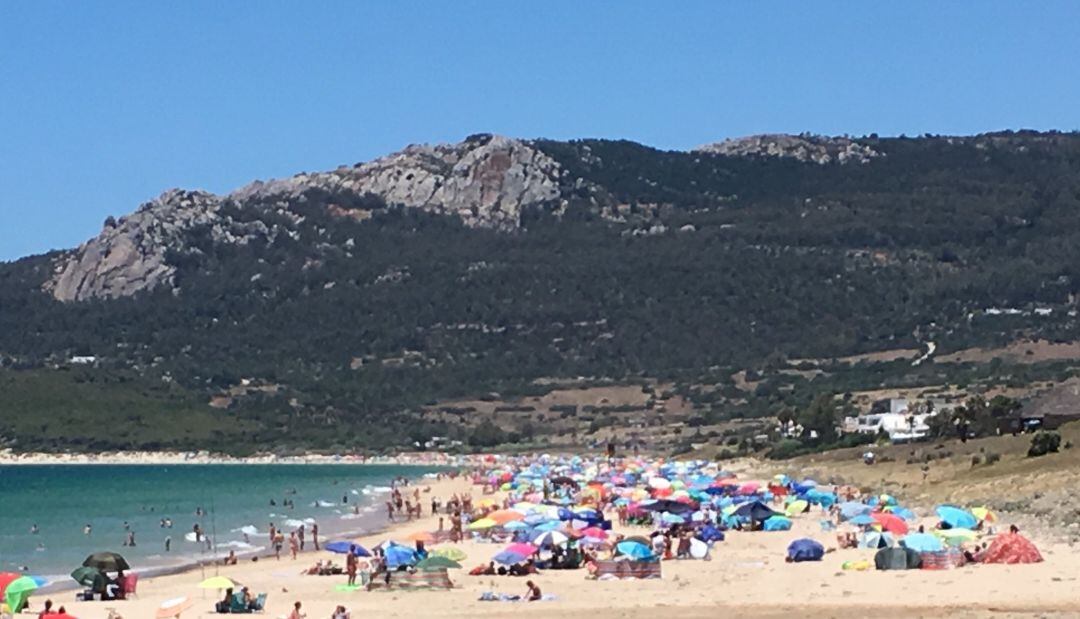 Playa de Bolonia este mediodía.