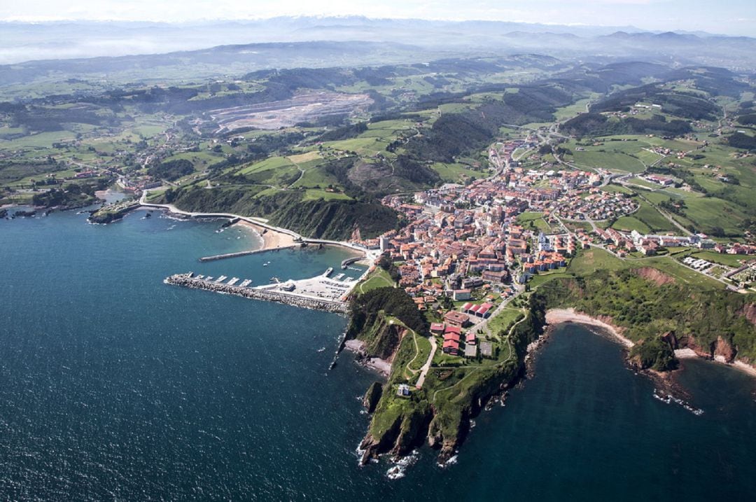 Vista aérea de Candás, la capital del concejo