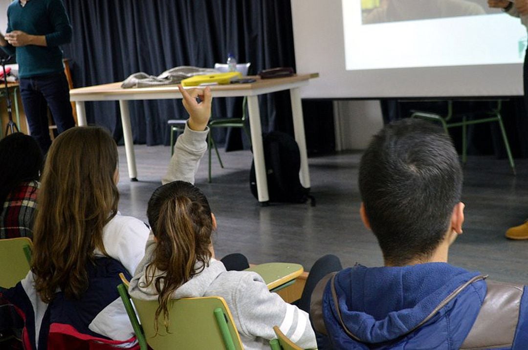 Participan alumnos de los IES Manuel Elkin Patarroyo, IES Las Américas, IES Nicolás Copérnico, IES Narcís Monturiol e IES Humanejos y los colegios concertados Aquila y Torrente Ballester
