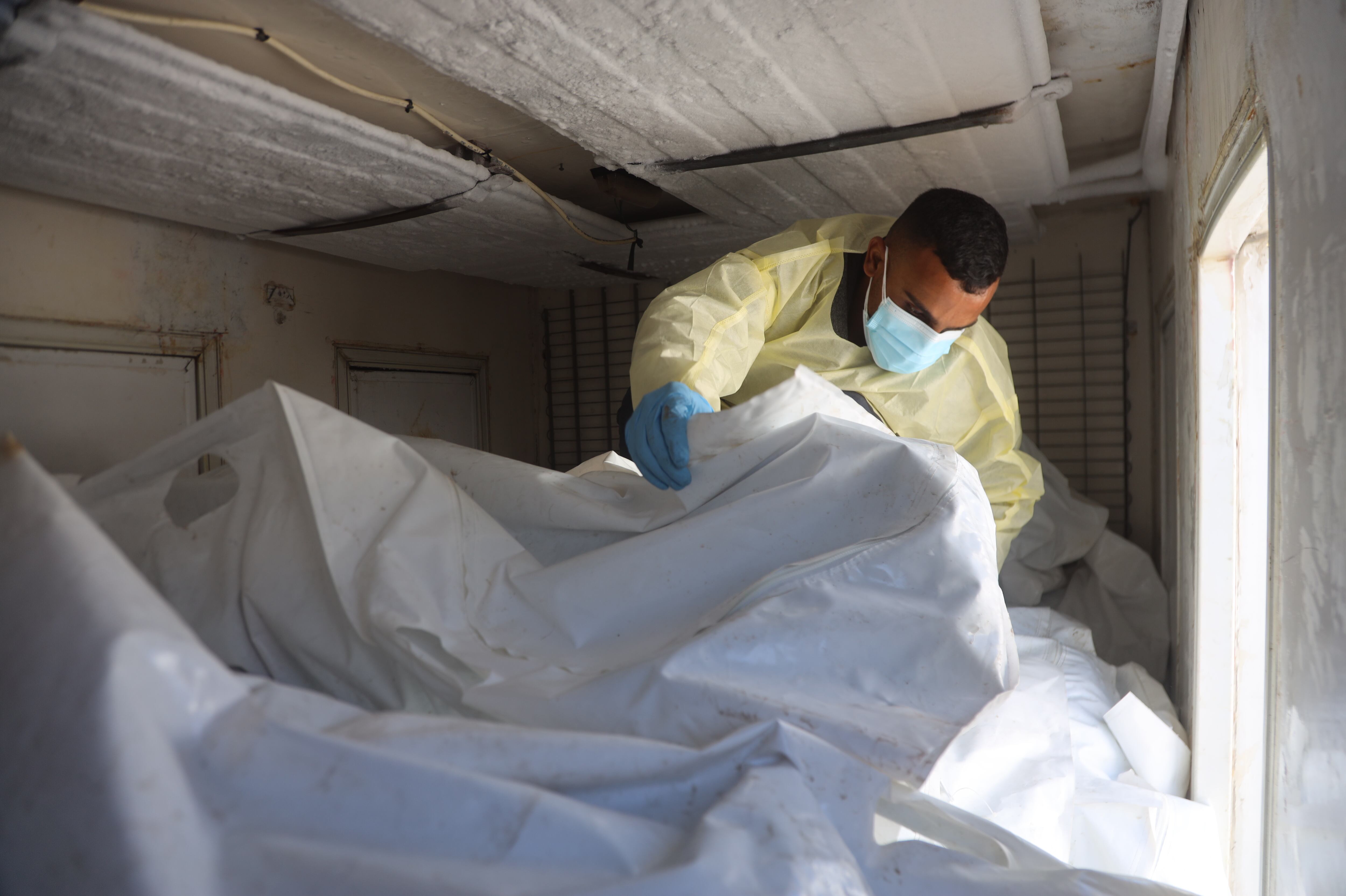 El CICR entrega los cuerpos de palestinos detenidos por Israel al Ministerio de Salud en Gaza