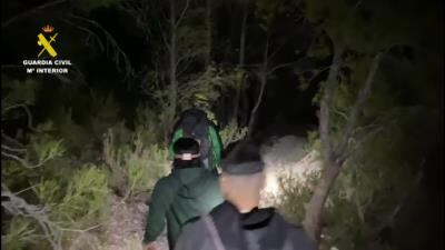 La Guàrdia Civil rescatant als dos senderistes