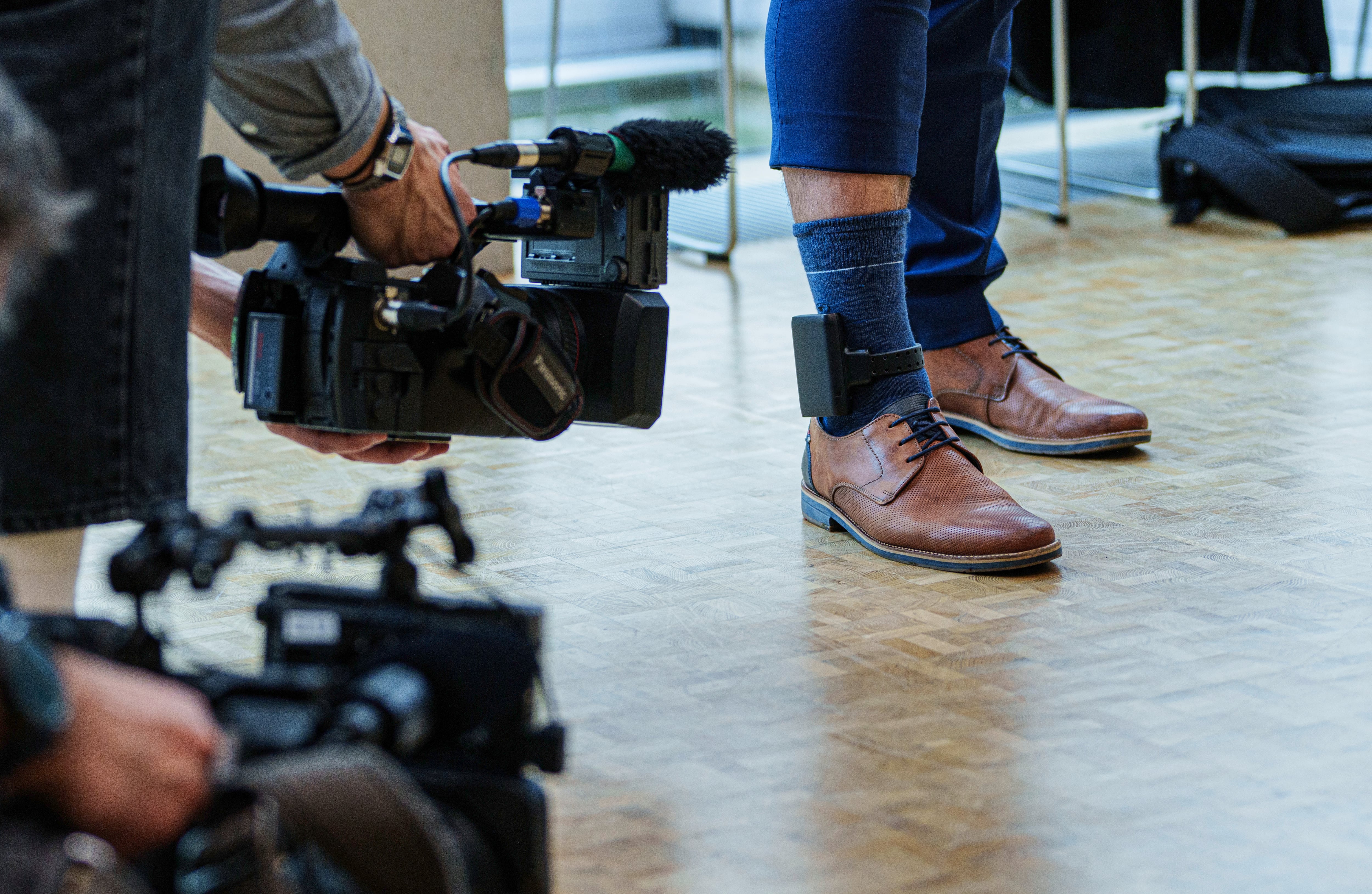 24 September 2024, Hesse, Wiesbaden: The Spanish model of the electronic ankle bracelet is demonstrated at the Hessian Data Processing Center. The Minister of Justice of Hesse presented the Spanish model of the electronic ankle bracelet at the Hessian Data Processing Center. In this variant, the proximity ban is monitored using GPS. This means that women, for example, can be warned and protected against chance encounters with the perpetrator in everyday life, even outside their homes. Photo: Andreas Arnold/dpa (Photo by Andreas Arnold/picture alliance via Getty Images)