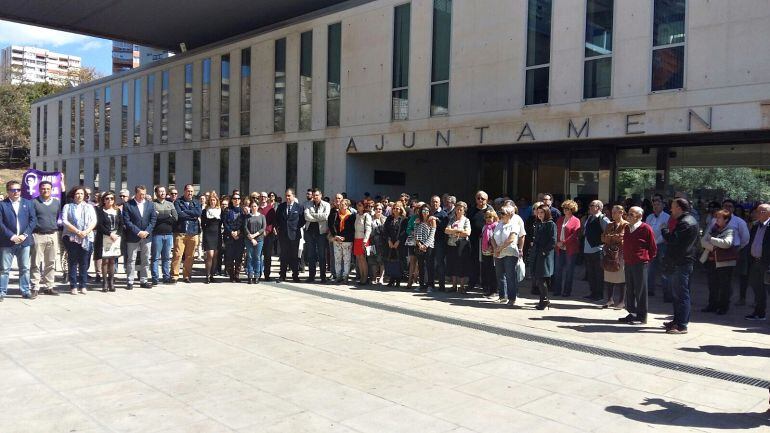 Concentración a las puertas del Ayuntamiento de Benidorm