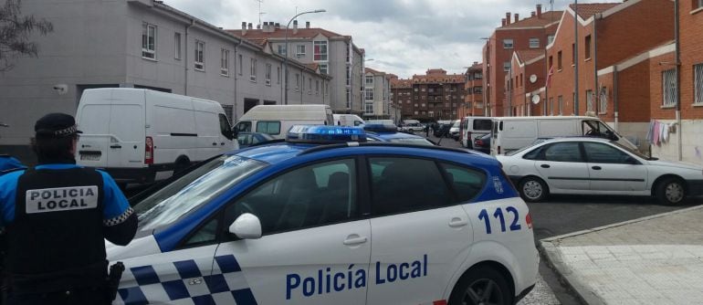 La policía ha acordonado la zona mientras se realizan registros