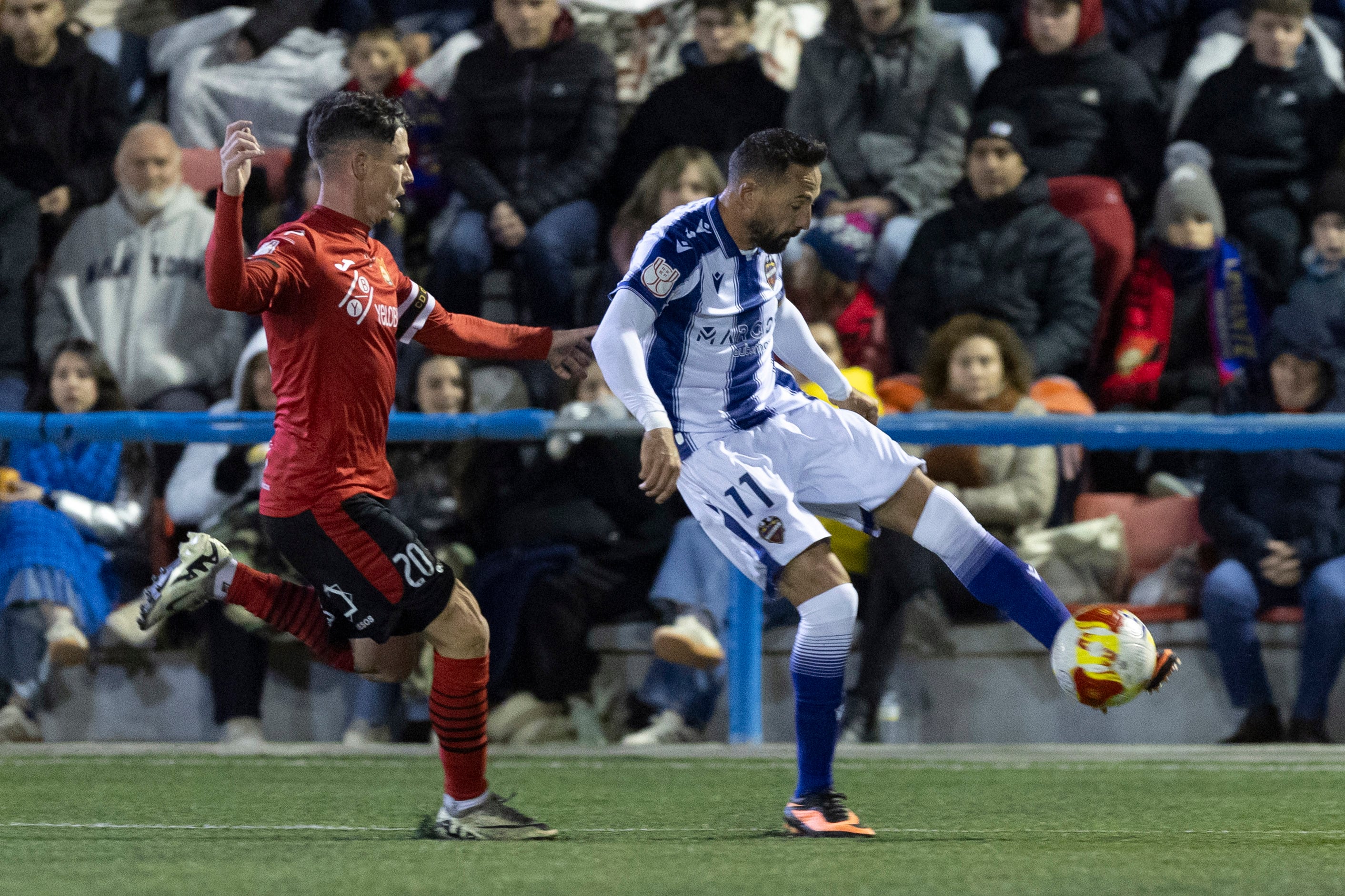 Morales controla ante Sergio Camacho