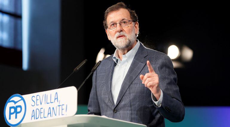 El presidente del Gobierno, Mariano Rajoy, durante su intervención en la clausura de un acto del PP de Sevilla.