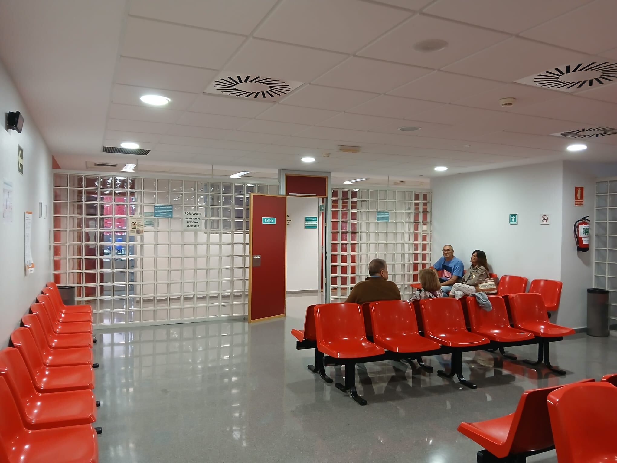 Consultas externas semivacías en el Hospital Miguel Servet por la huelga de médicos