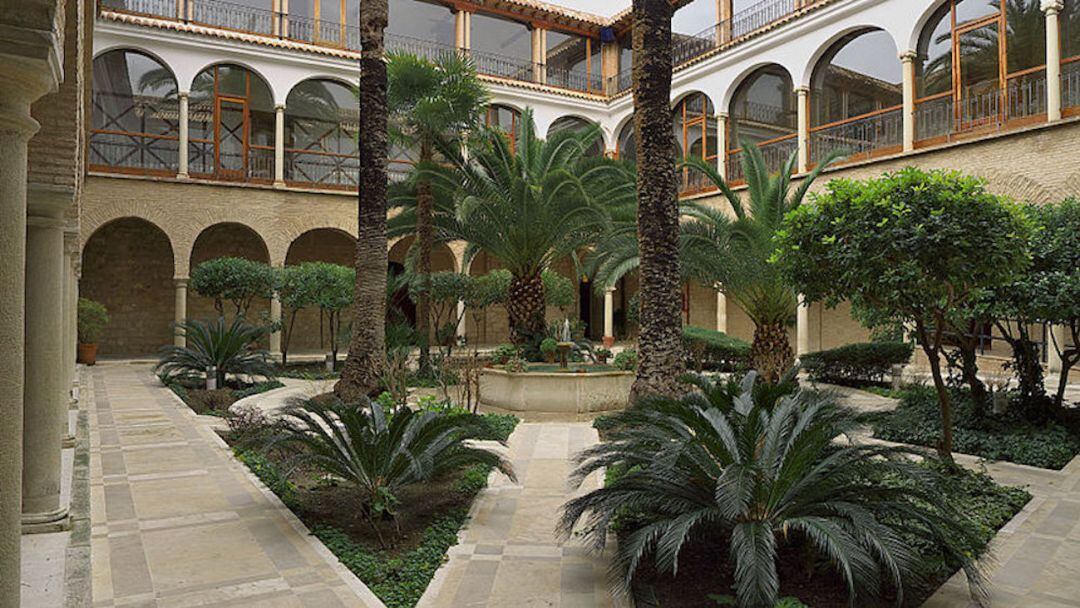 Patio del Hospital San Juan de Dios de Jaén, sede del IEG.