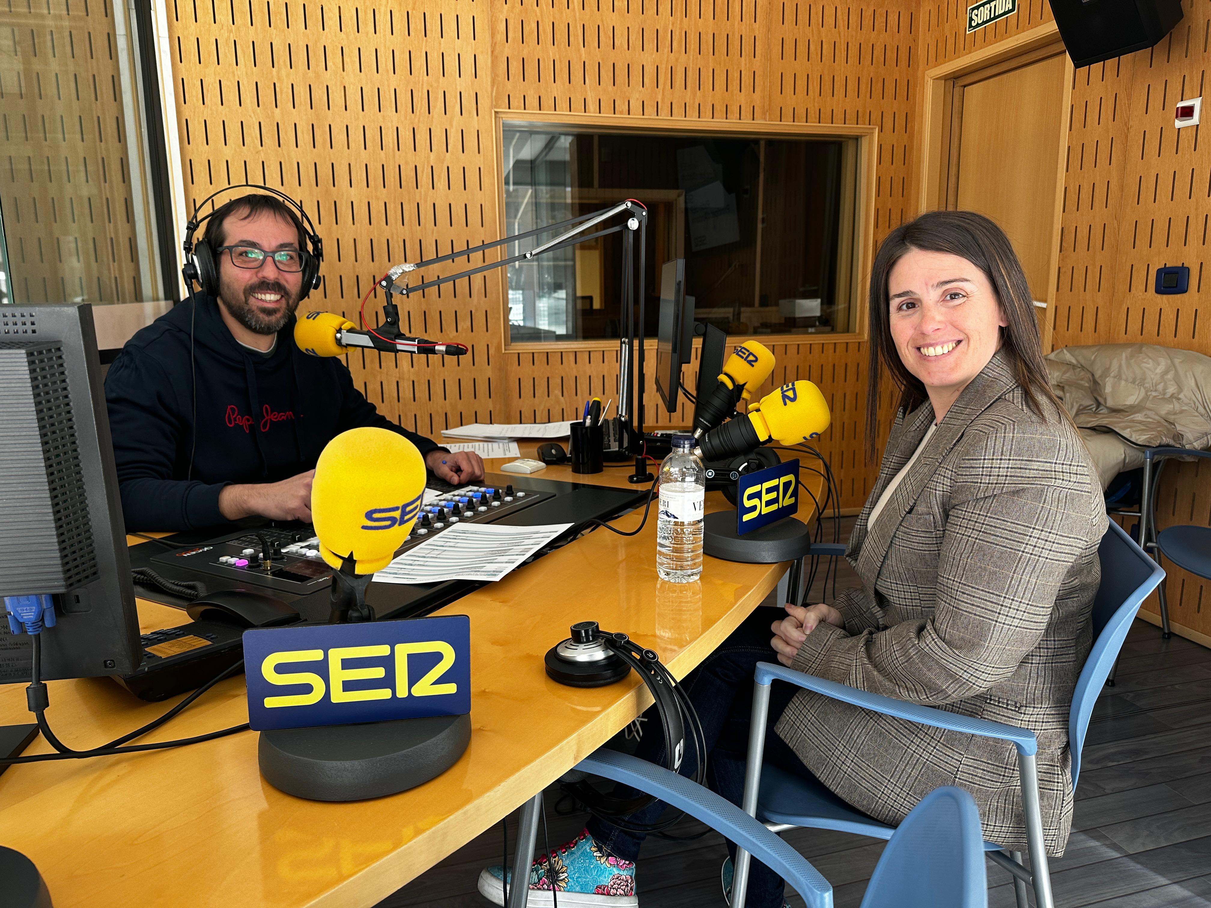 La cònsol major d'Encamp, Laura Mas, durant l'entrevista al programa de la SER Aquí Andorra.