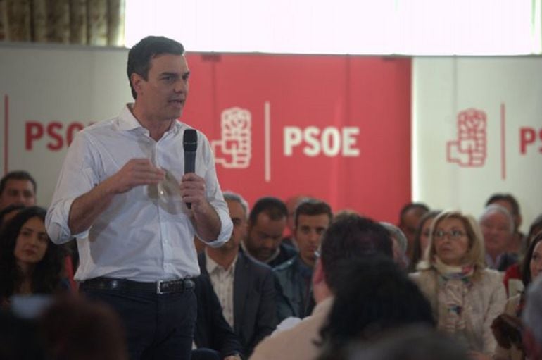 Pedro Sánchez dirigiéndose a la militancia de Córdoba