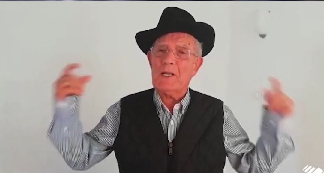 Antonio Corujo interpretando las coplas de Víctor Fernández Gopar