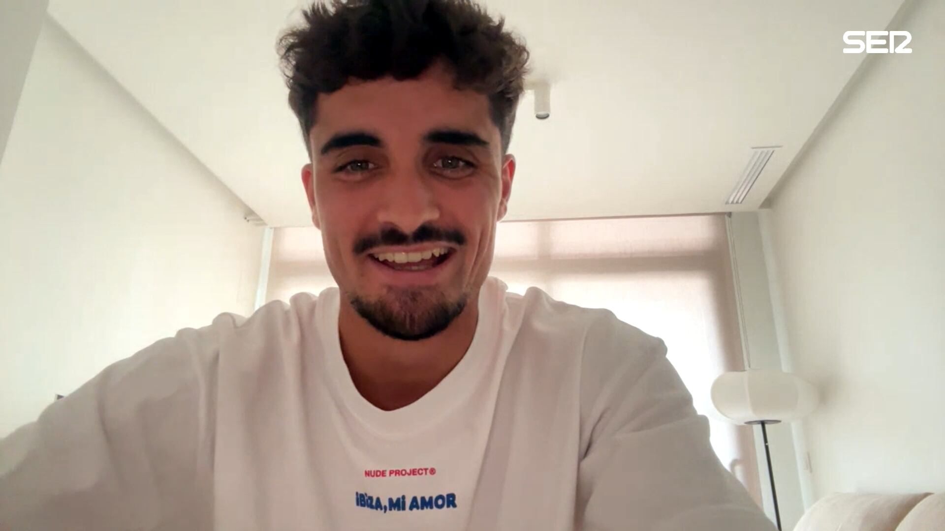 Jorge Mier atiende a Radio Murcia.