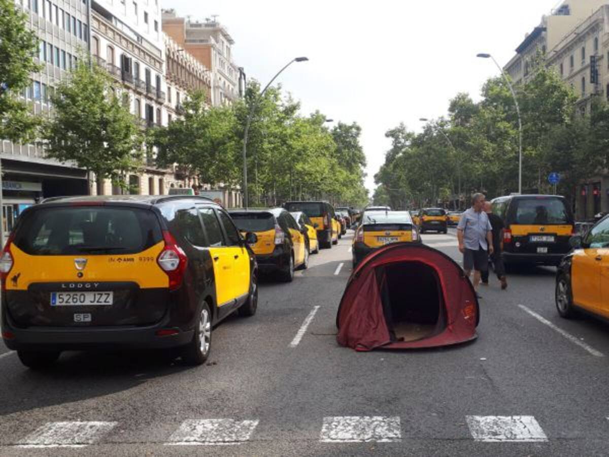 Los taxistas aseguran que no levantarán la huelga indefinida hasta que consigan "ganar"