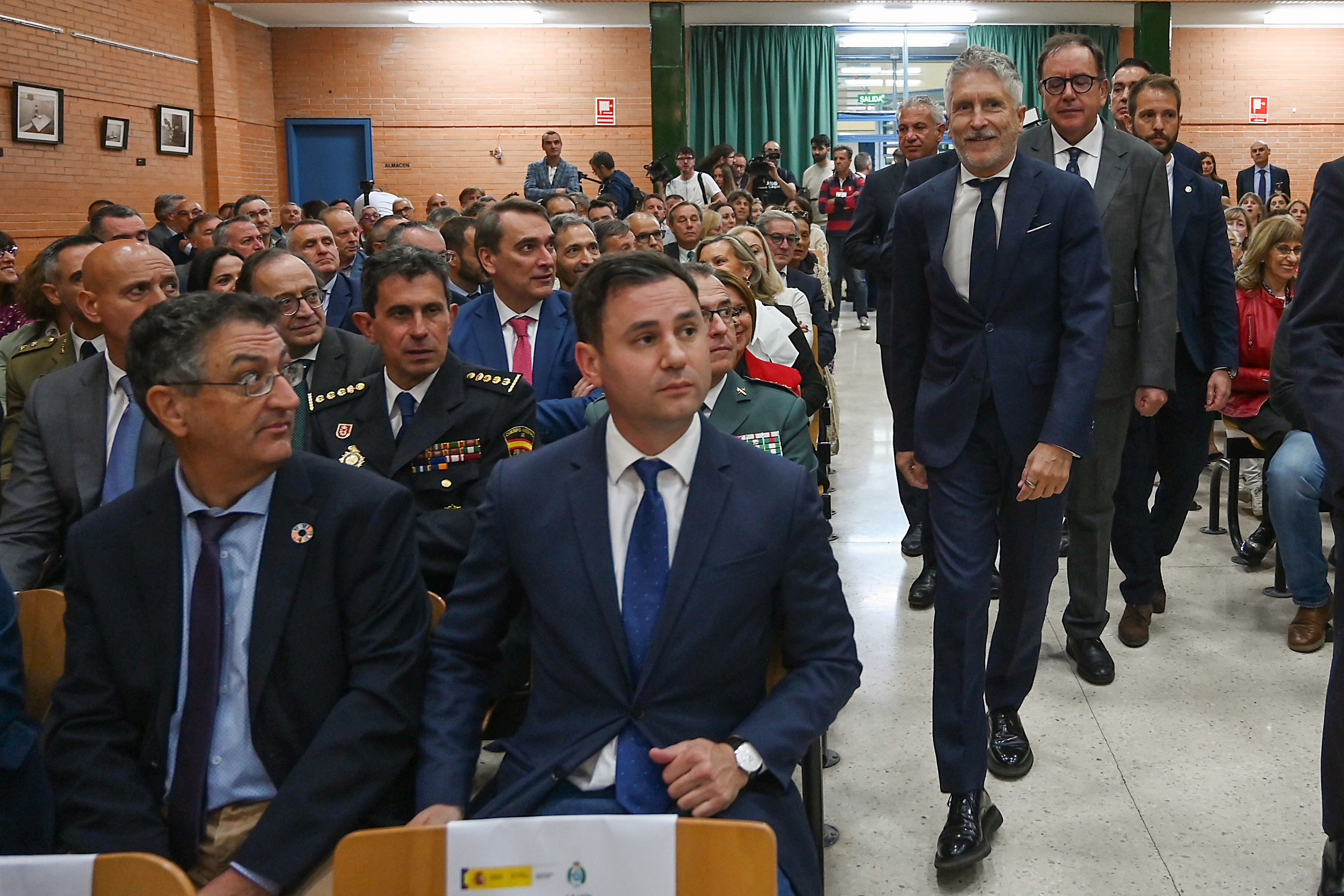 MANSILLA DE LAS MULAS (LEÓN), 23/09/2024.- El ministro del Interior, Fernando Grande-Marlaska, preside los actos conmemorativos de la Merced, patrona de la administración penitenciara, este lunes en Mansilla de las Mulas (León). EFE/J. Casares
