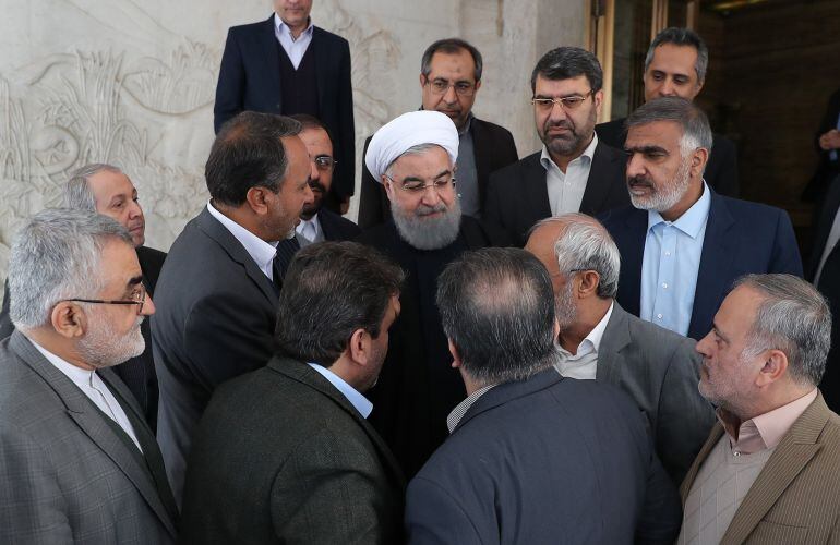  El presidente Rohani acude a una reunion con comisiones parlamentarias en el Congreso de Teherán