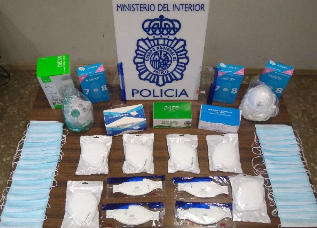 Parte del material recuperado por la policía en Málaga