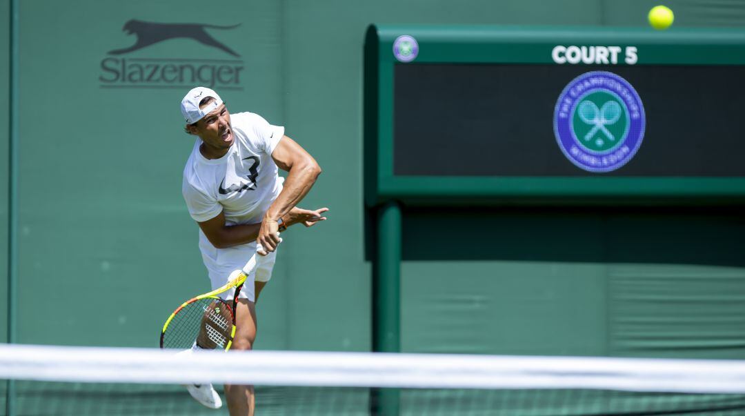 Rafa Nadal, entrenando en las instalaciones de Wimbledon.