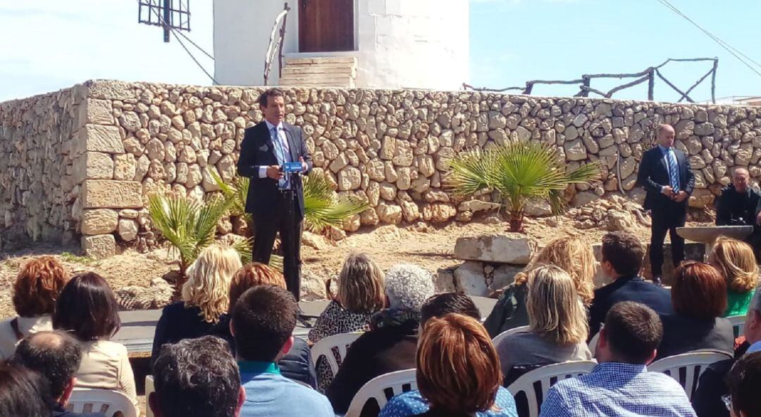 Biel Company en un acto en Menorca