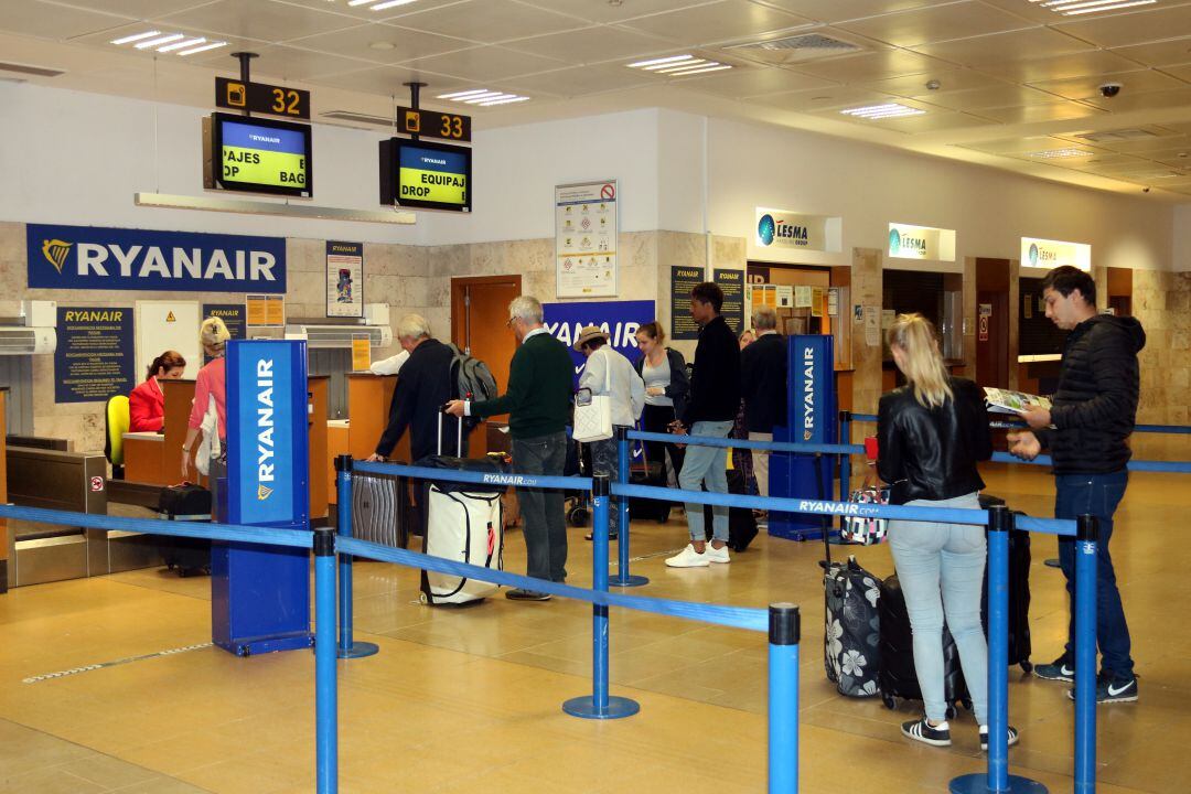 Els mostradors de Ryanair a l'aeroport de Girona
