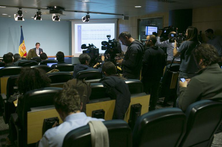 Gran expectació mediàtica a la roda de premsa del consell de ministres pel cas BPA, una setmana després d'esclatar la crisi